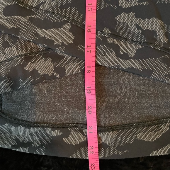 Lululemon (like new!)Heritage Camo Jacquard Black (& gray) Lunar Long Sleeve Top - Picture 13 of 16